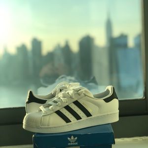 Adidas original superstars (NWT)
